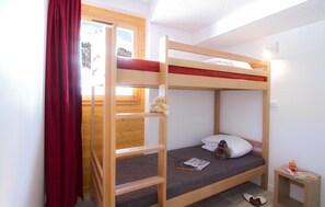 Schallisolierte Zimmer, Babybetten, Bettwäsche