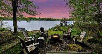 Lakefront Pocono Retreat/Family & Pet Friendly/canoes/kayak/row boat/Fire pit!