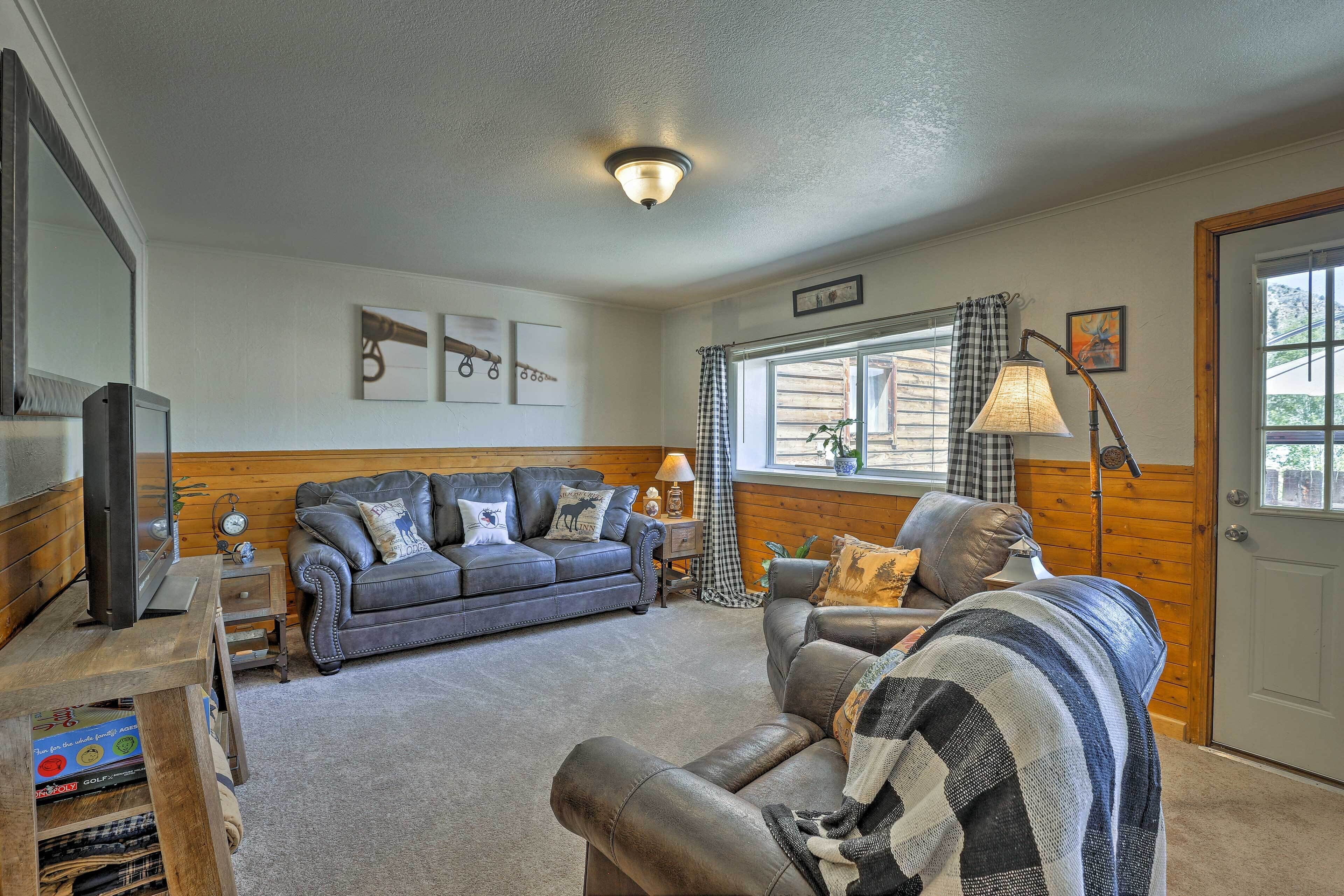 Hot Sulphur Springs Cottage - Near Resort & RMNP!