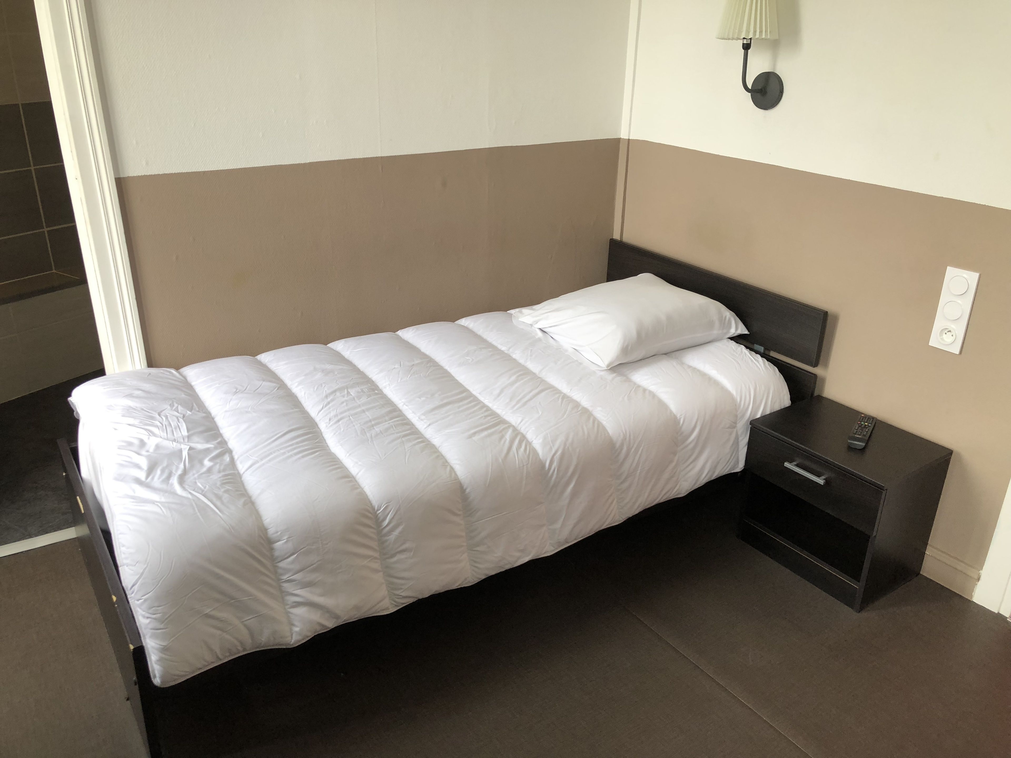 twin room | individually decorated, individually furnished, desk, blackout curtains