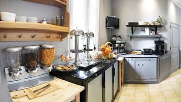 Desayuno continental todos los días (EUR 9 por persona)