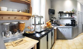 Petit déjeuner continental servi tous les jours en supplément