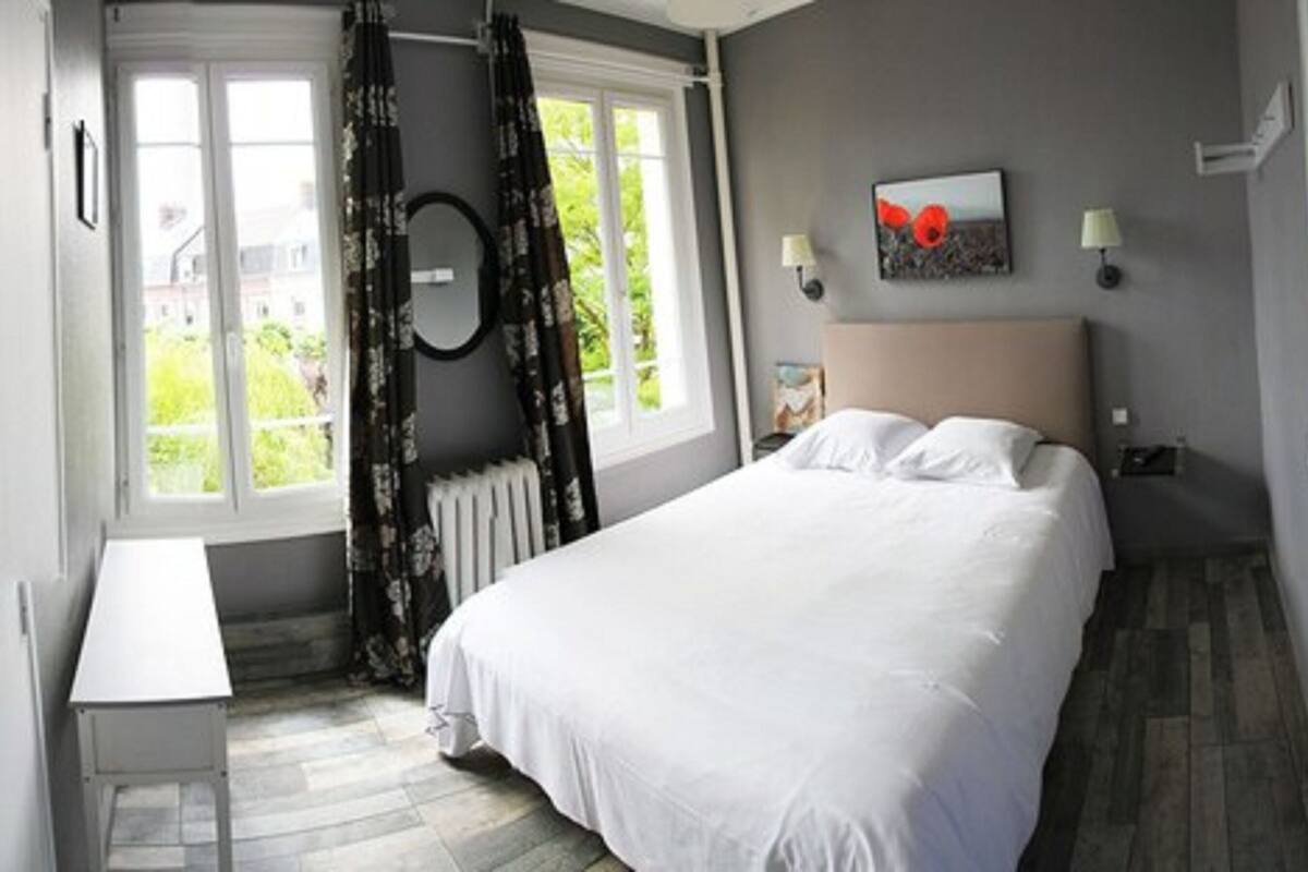 Double Room | Desk, blackout curtains, free WiFi, individually decorated