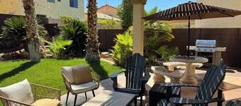 OvNydelig, romslig hjem med stor, vakker bakgård🌴