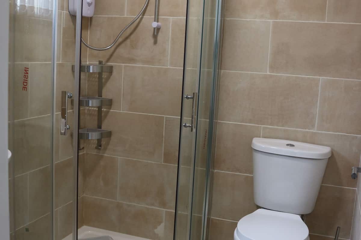double room, non smoking | bathroom | shower, free toiletries, hair dryer