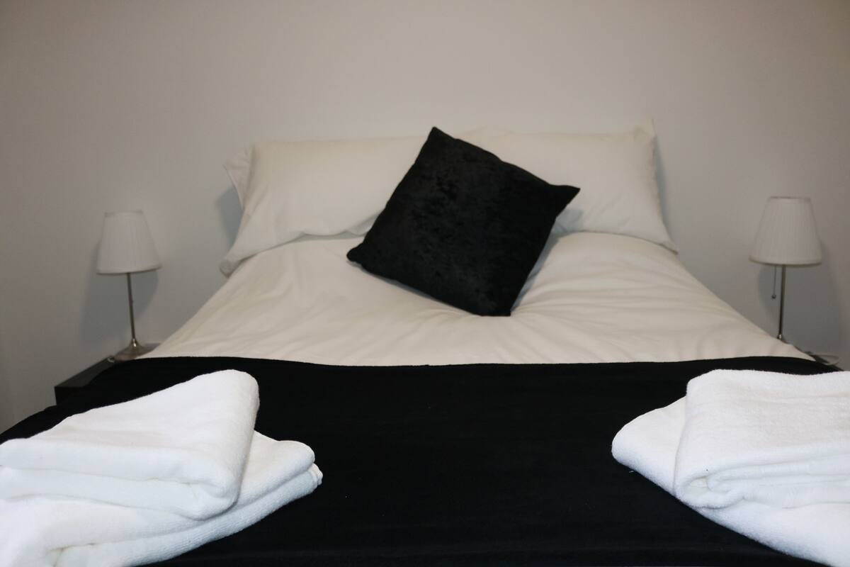 double room, non smoking | desk, blackout curtains, soundproofing, iron/ironing board