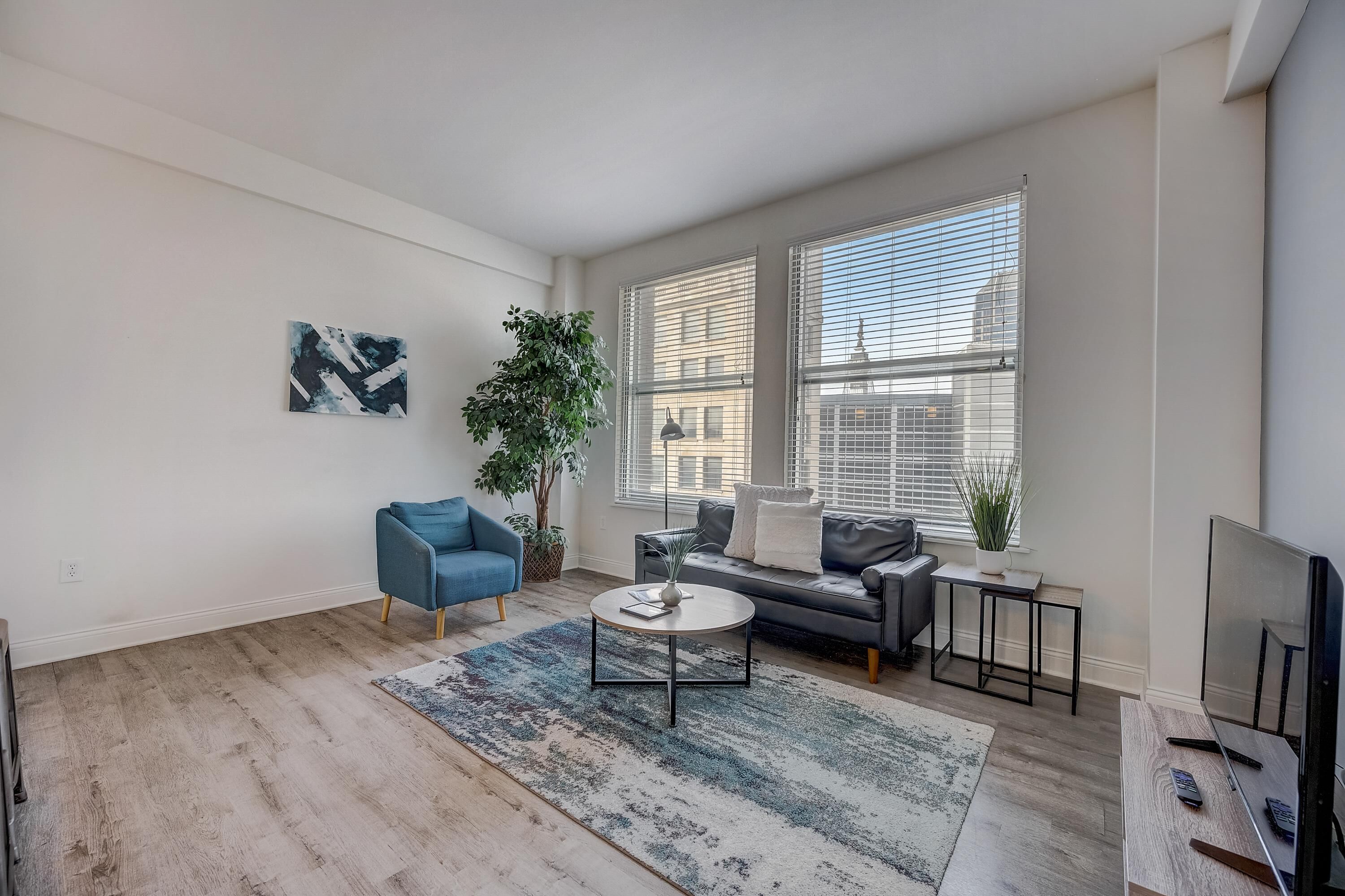Frontdesk | Chic 1br Apt | Heart of Downtown