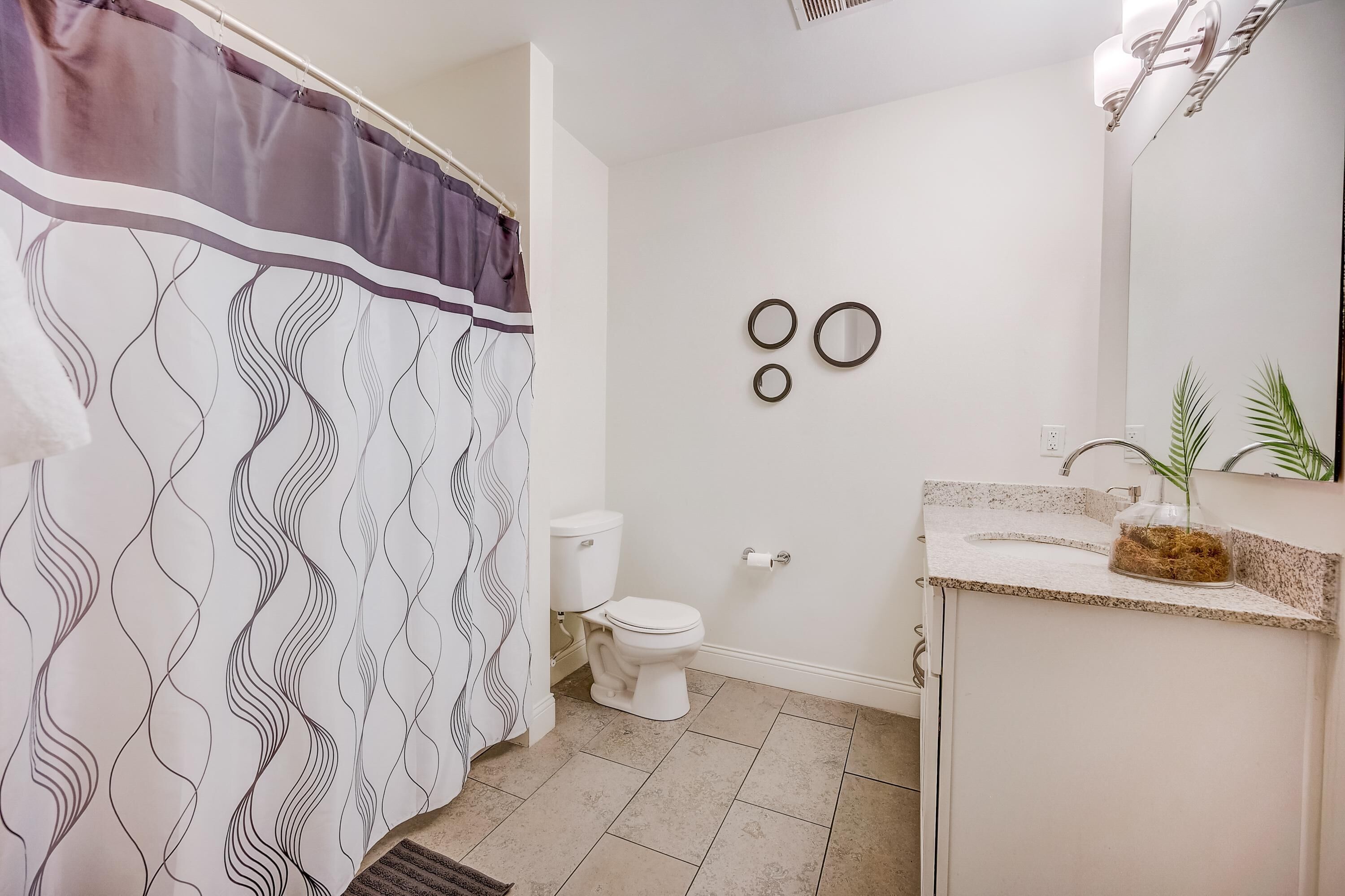 Frontdesk | Chic 1br Apt | Heart of Downtown