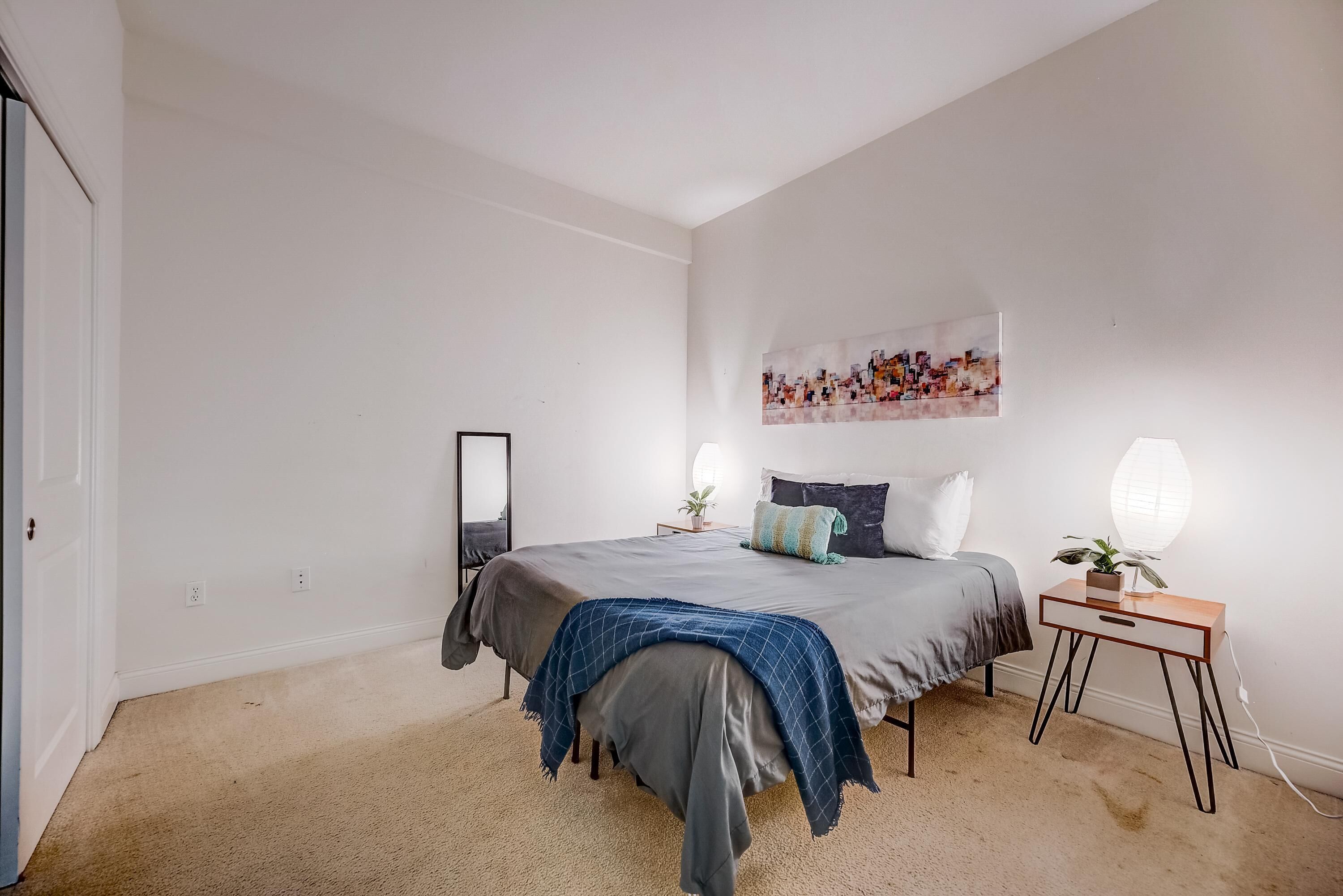 Frontdesk | Chic 1br Apt | Heart of Downtown