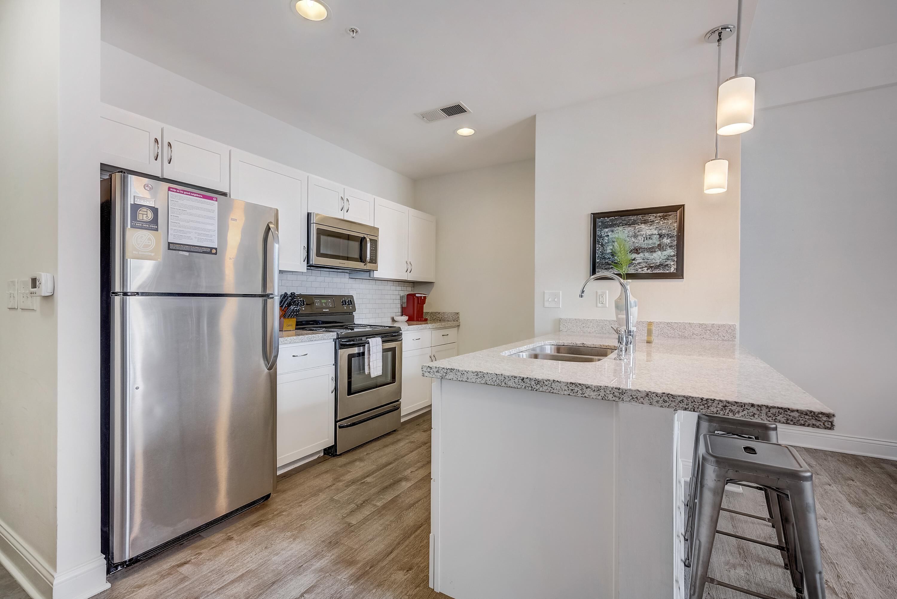 Frontdesk | Chic 1br Apt | Heart of Downtown