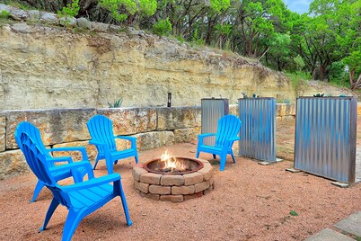 Close to town - Amazing Views - Pet Friendly house in Wimberley!