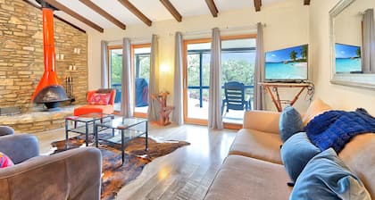 Close to town - Amazing Views - Pet Friendly house in Wimberley!