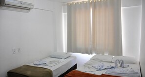 1 chambre, bureau, fer et planche à repasser, Wi-Fi gratuit