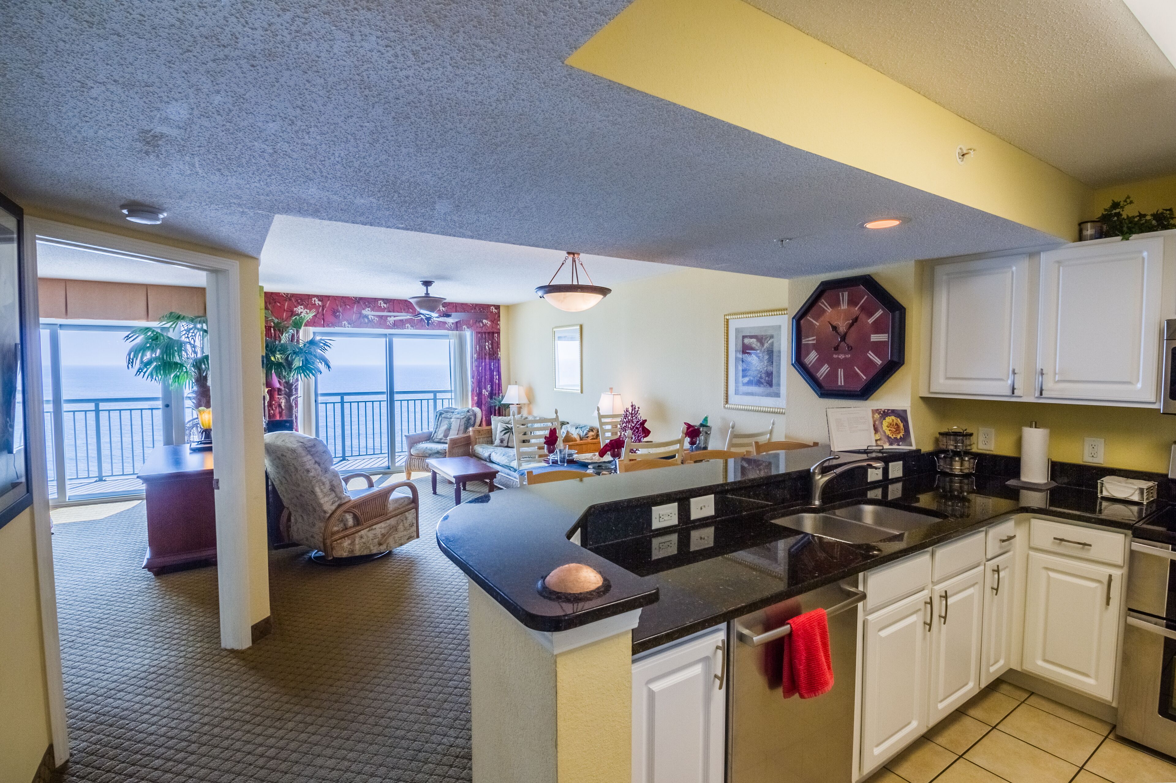 LuxuryOceanfront w/BreathtakingViews!Step 2 Beach.Pool.Hottub.FreeOnSiteParking 