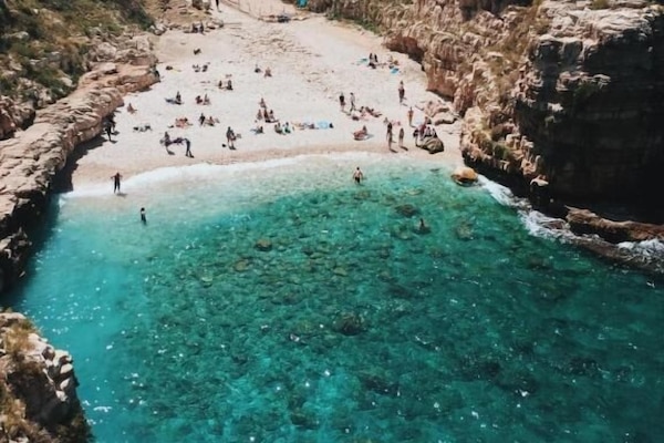 Una playa cerca