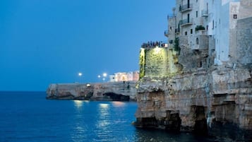 Una spiaggia nelle vicinanze