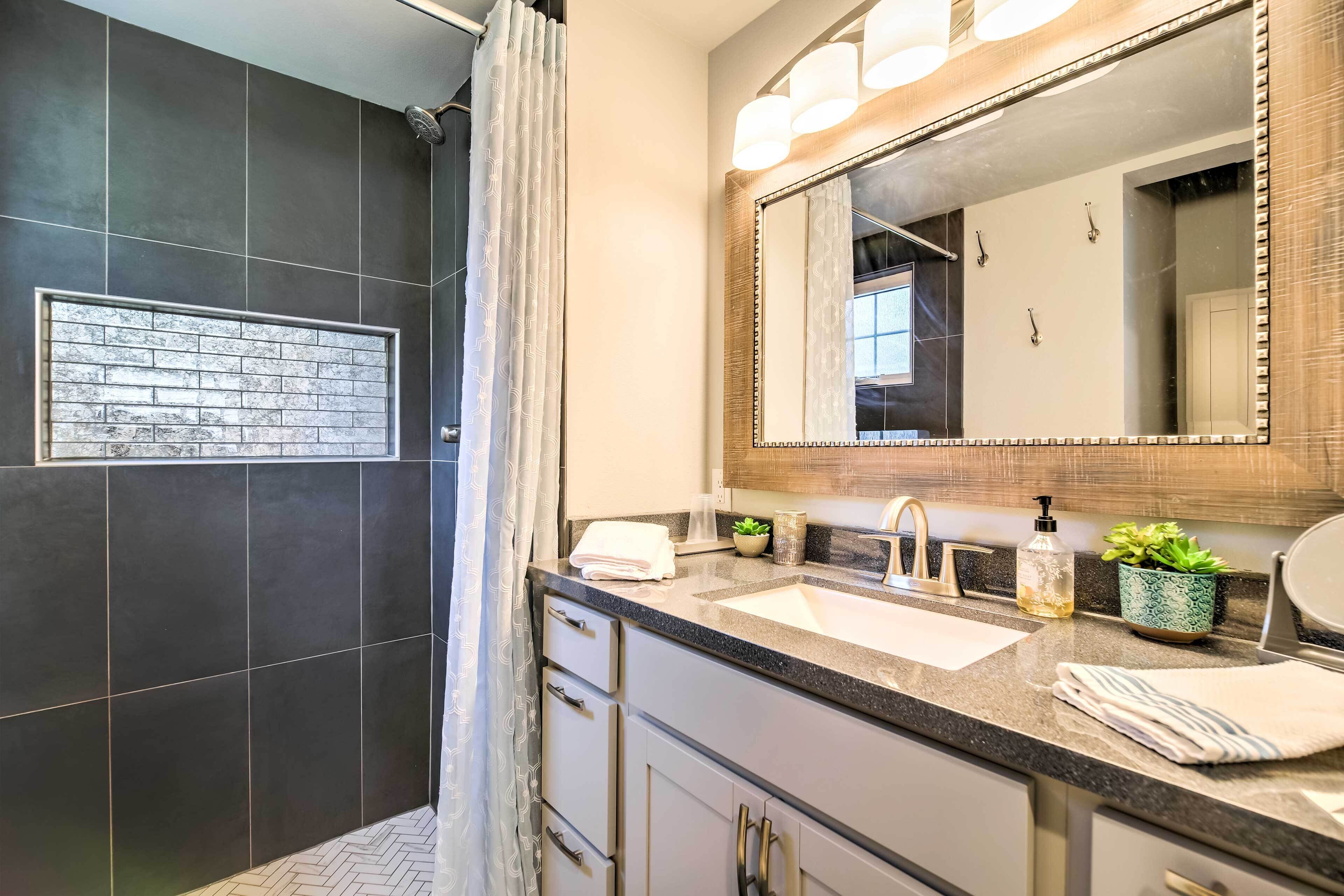 Articles de toilette gratuits, sèche-cheveux, serviettes fournies