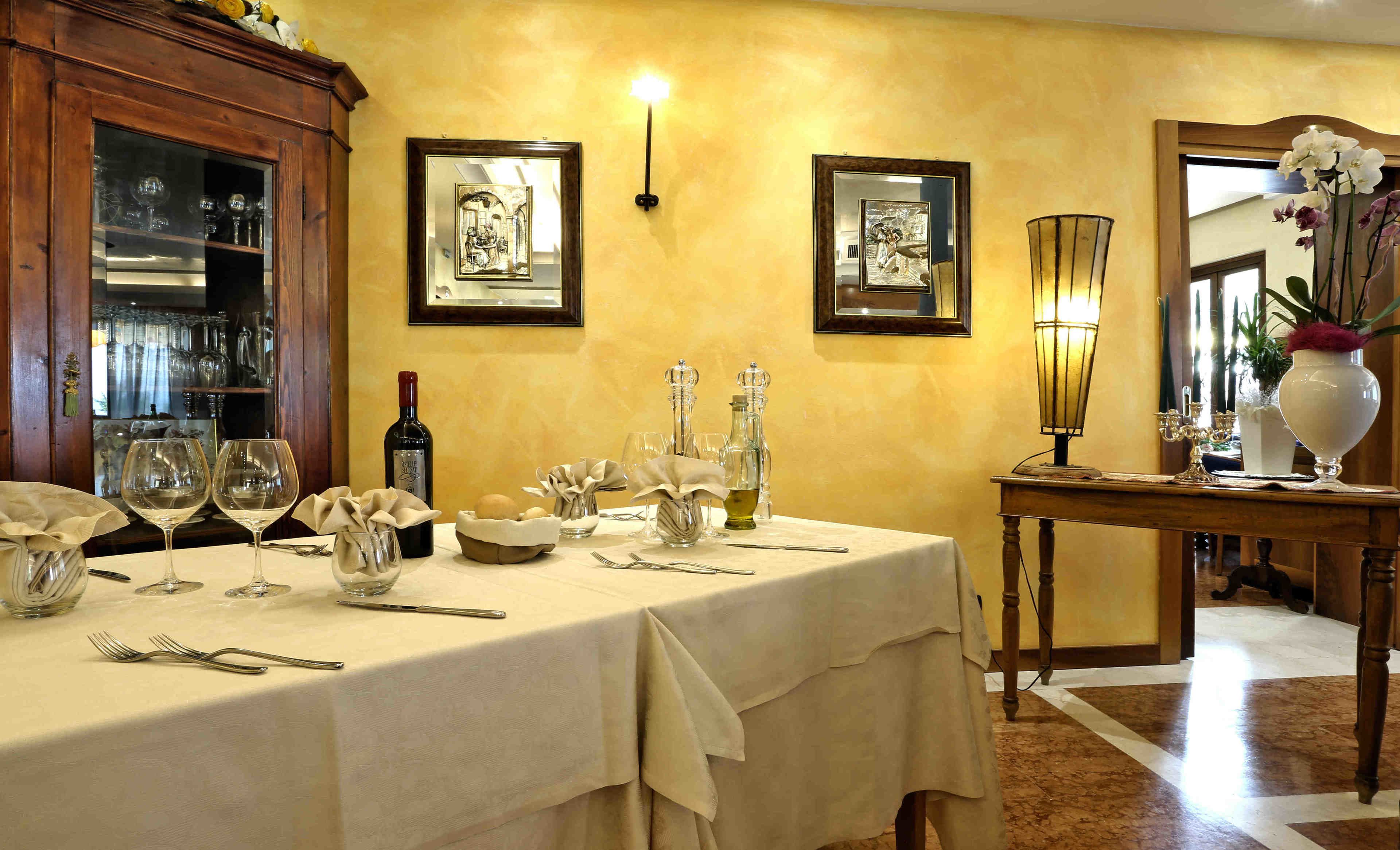 lunch and dinner served, italian cuisine