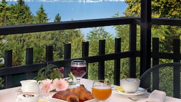 Tägliches Frühstücksbuffet gegen Gebühr