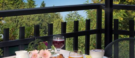 Desayuno buffet diario (EUR 15 por persona)