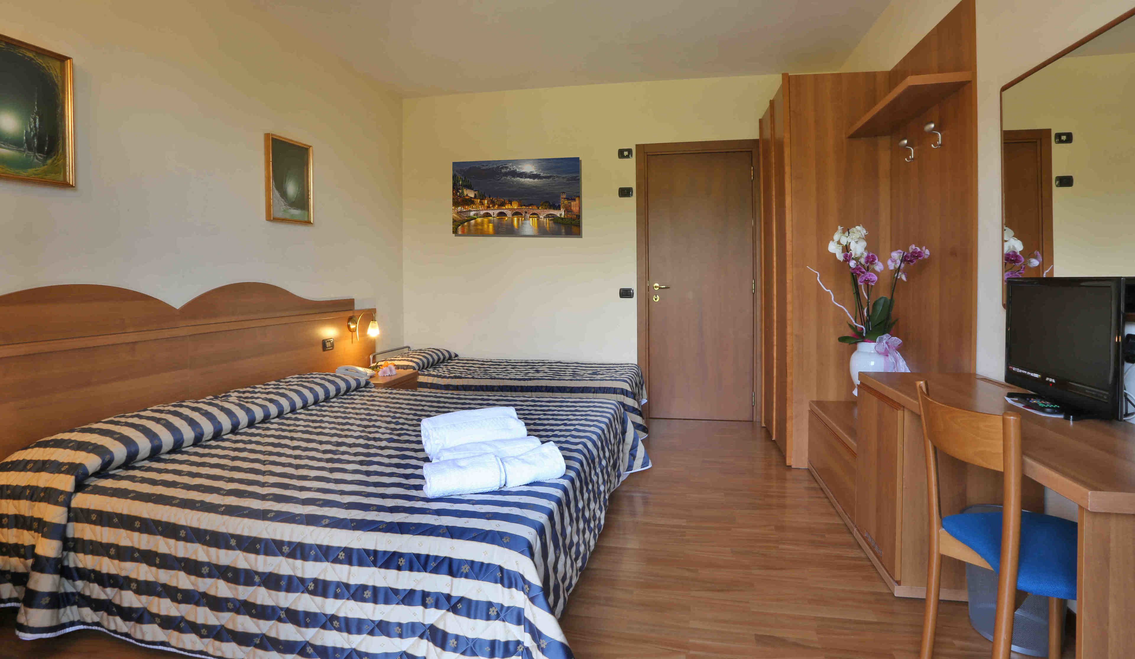 classic triple room | desk, cots/infant beds, rollaway beds, free wifi