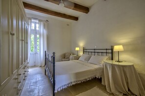 8 bedrooms, desk, iron/ironing board, WiFi