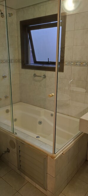 Suite estudio superior | Bañera de hidromasaje privada