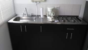 Apartment, 2 Bedrooms | Private kitchen