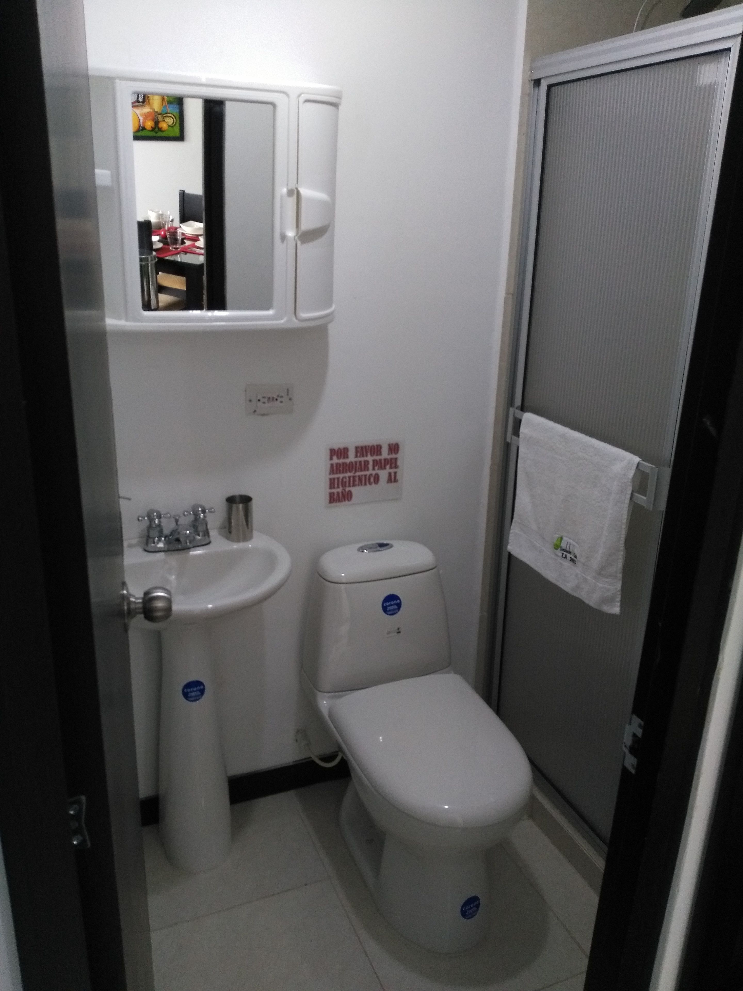 Apartment, 2 Schlafzimmer | Waschbecken im Bad