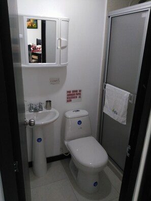 Apartment, 2 Bedrooms | Sinki Bilik Mandi