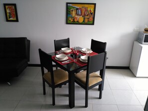 Apartment, 2 Bedrooms | In-room dining - Apartamento Turístico Familiar (Montenegro)
