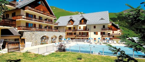 Seasonal outdoor pool