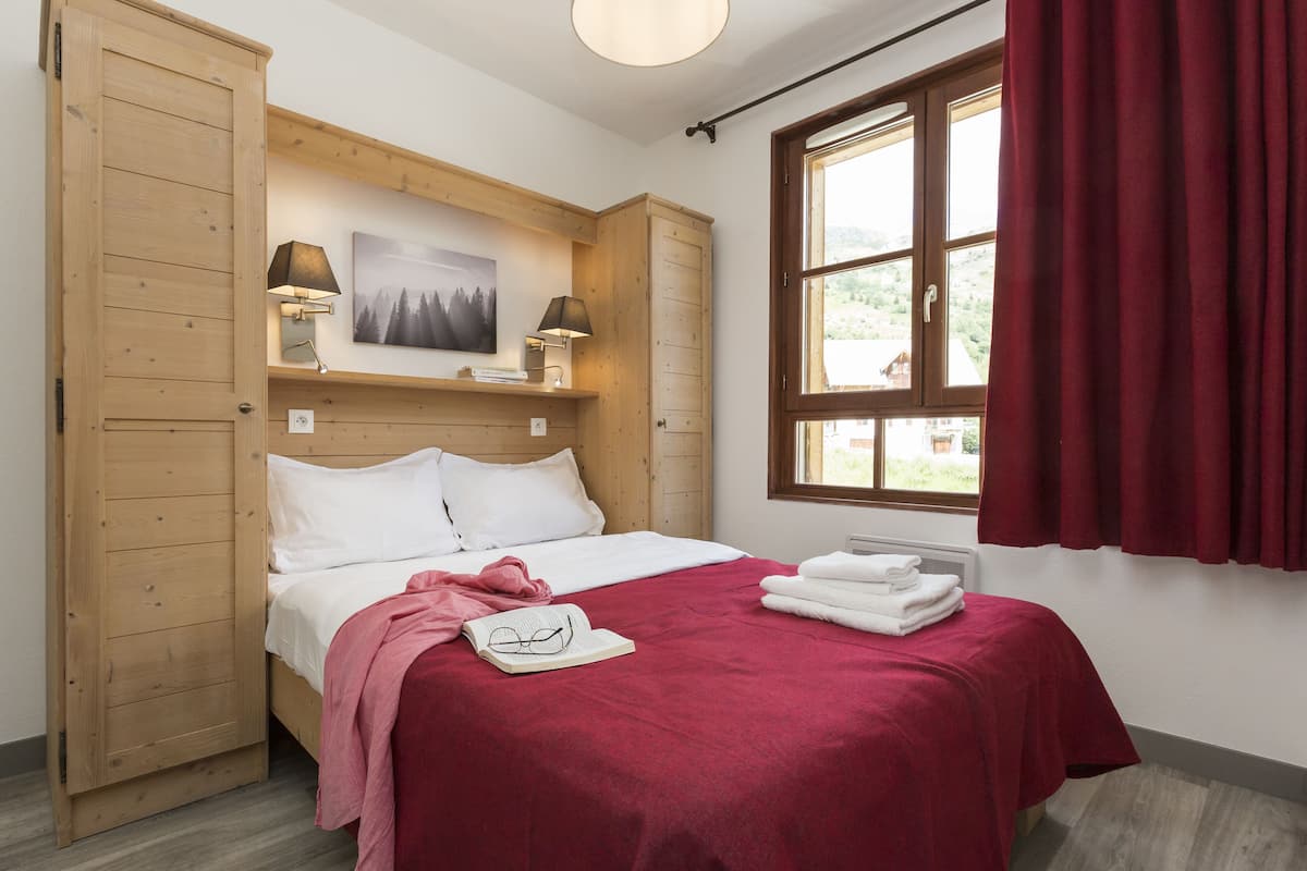 1 bedroom, soundproofing, free cots/infant beds, free WiFi
