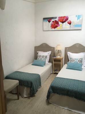 2 bedrooms, iron/ironing board, free WiFi