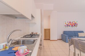Refrigerador, microondas, horno y lavavajillas