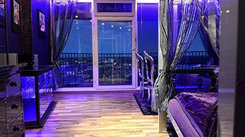 Apartment | Wohnbereich | Fernseher