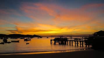 Pantai di sekitar