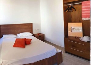 Superior Triple Room | Individually decorated, individually furnished, bed sheets