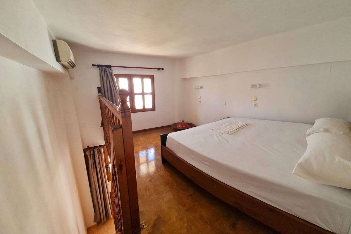 Studio, Mezzanine | Individually decorated, individually furnished, bed sheets