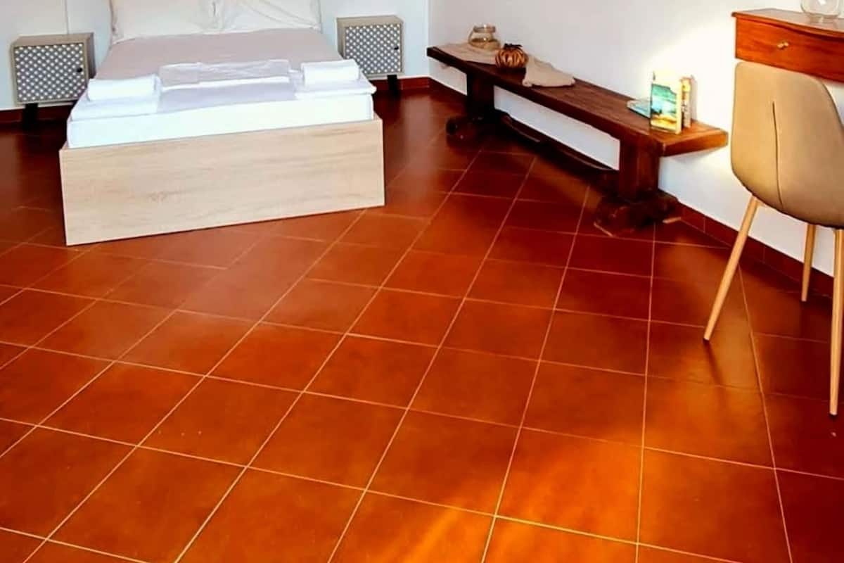 Basic Apartment | Individually decorated, individually furnished, bed sheets