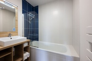 Departamento, 1 habitación | Baño | Toallas 