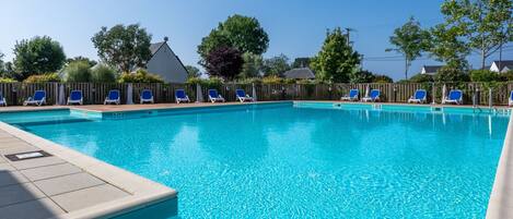 Seasonal outdoor pool