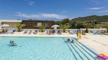 Piscine extérieure (ouverte en saison)