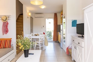 Fridge, microwave, stovetop, dishwasher - Résidence Odalys Les Villas de Bel Godère (Belgodere)