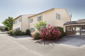 Exterior - Résidence Odalys Les Soleils du Luberon (Bonnieux)
