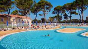 Inomhuspool och utomhuspool