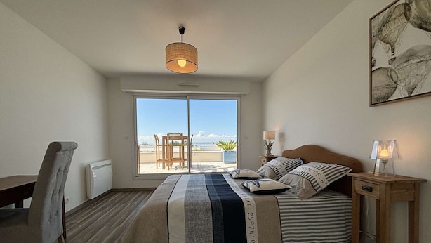 Room - 3-room house in Minimes, garden and sea view (La Rochelle)
