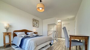 Room - 3-room house in Minimes, garden and sea view (La Rochelle)