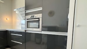 Private kitchen - 3-room house in Minimes, garden and sea view (La Rochelle)