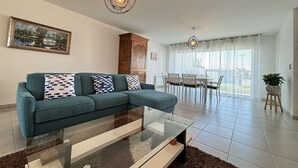 Living area - 3-room house in Minimes, garden and sea view (La Rochelle)